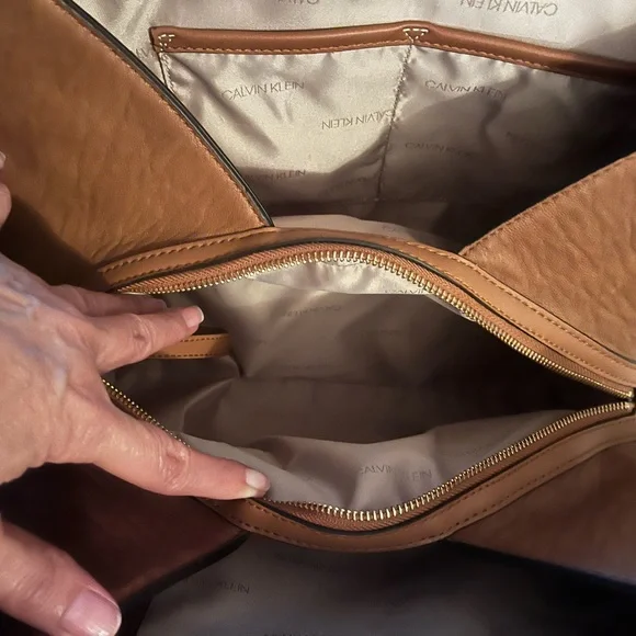 Calvin Klein NWOT Brown 3 Compartment With Outside pocket - Picture 6 of 12